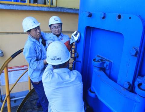 华体会网页版-华体会（中国）,公司职工作业                                          